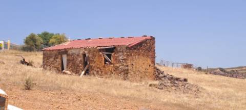 Terreno com ruina para construção de uma moradia T3, curral doa Boieiros, Tavira