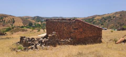 Terreno com ruina para construção de uma moradia T3, curral doa Boieiros, Tavira
