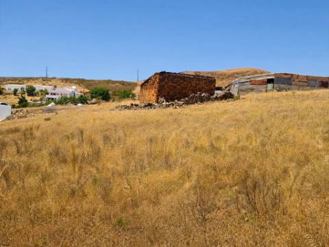 Terreno com ruina para construção de uma moradia T3, curral doa Boieiros, Tavira