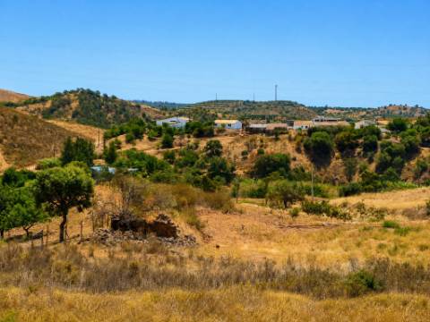 Terreno com ruina para construção de uma moradia T3, curral doa Boieiros, Tavira