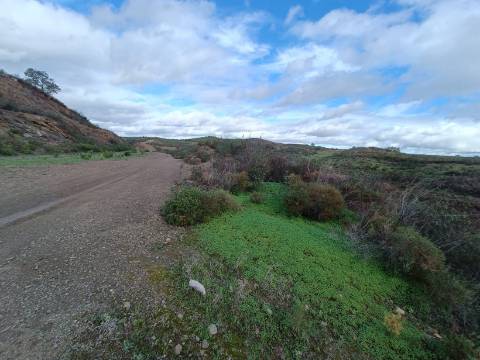TERRENO COM 59.520 M2 - COM POSSIBILIDADE DE CONSTRUIR - MORADIA - TURISMO - BOTELHAS EM CASTRO MARIM - ALGARVE