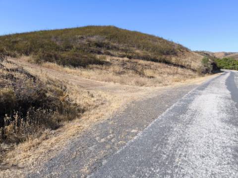 TERRENO RÚSTICO COM 20.080 M² - VISTA LAGO - COM POSSIBILIDADE DE CONSTRUÇÃO AGRÍCOLA - PRÓXIMO AO TANOEIRO - CASTRO MARIM - ALGARVE