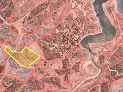 TERRENO RÚSTICO COM 20.080 M² - VISTA LAGO - COM POSSIBILIDADE DE CONSTRUÇÃO AGRÍCOLA - PRÓXIMO AO TANOEIRO - CASTRO MARIM - ALGARVE