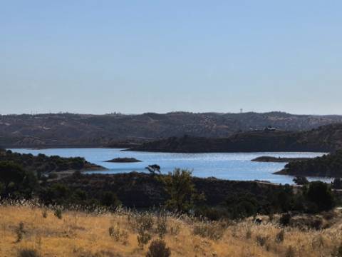 TERRENO RÚSTICO COM 20.080 M² - VISTA LAGO - COM POSSIBILIDADE DE CONSTRUÇÃO AGRÍCOLA - PRÓXIMO AO TANOEIRO - CASTRO MARIM - ALGARVE