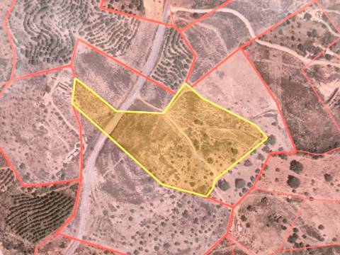 TERRENO RÚSTICO COM 20.080 M² - VISTA LAGO - COM POSSIBILIDADE DE CONSTRUÇÃO AGRÍCOLA - PRÓXIMO AO TANOEIRO - CASTRO MARIM - ALGARVE