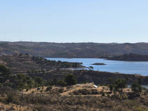 TERRENO RÚSTICO COM 20.080 M² - VISTA LAGO - COM POSSIBILIDADE DE CONSTRUÇÃO AGRÍCOLA - PRÓXIMO AO TANOEIRO - CASTRO MARIM - ALGARVE