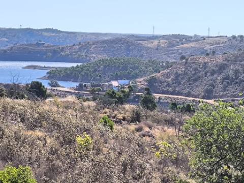TERRENO RÚSTICO COM 20.080 M² - VISTA LAGO - COM POSSIBILIDADE DE CONSTRUÇÃO AGRÍCOLA - PRÓXIMO AO TANOEIRO - CASTRO MARIM - ALGARVE
