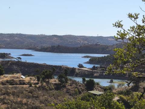 TERRENO RÚSTICO COM 20.080 M² - VISTA LAGO - COM POSSIBILIDADE DE CONSTRUÇÃO AGRÍCOLA - PRÓXIMO AO TANOEIRO - CASTRO MARIM - ALGARVE