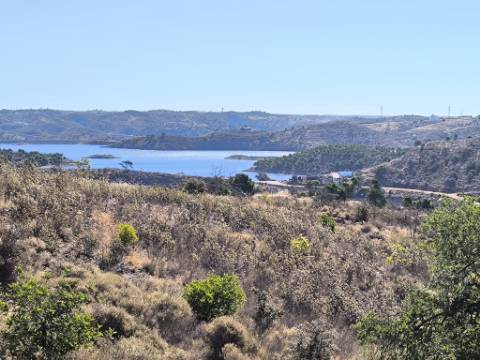 TERRENO RÚSTICO COM 20.080 M² - VISTA LAGO - COM POSSIBILIDADE DE CONSTRUÇÃO AGRÍCOLA - PRÓXIMO AO TANOEIRO - CASTRO MARIM - ALGARVE