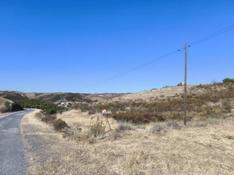 TERRENO RÚSTICO COM 20.080 M² - VISTA LAGO - COM POSSIBILIDADE DE CONSTRUÇÃO AGRÍCOLA - PRÓXIMO AO TANOEIRO - CASTRO MARIM - ALGARVE