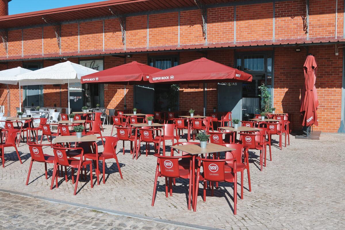 Excelente Oportunidade: Bar para Trespasse com Vista para a Ria de Olhão