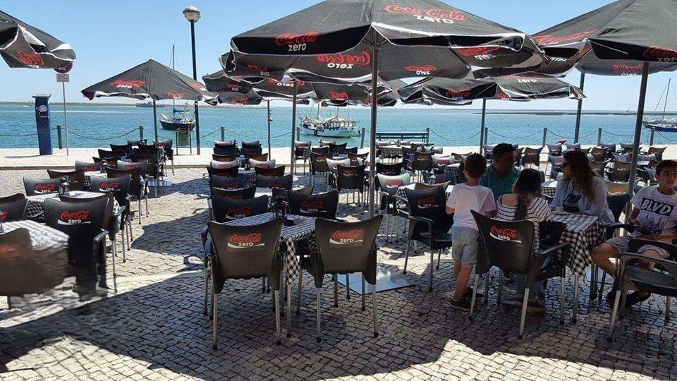 Excelente Oportunidade: Bar para Trespasse com Vista para a Ria de Olhão