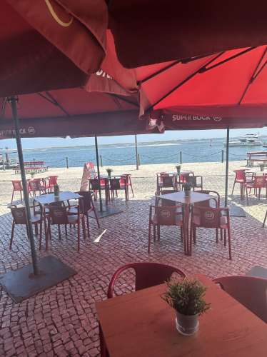 Excelente Oportunidade: Bar para Trespasse com Vista para a Ria de Olhão