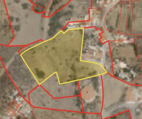 TERRENO DE 4600 M2 -COM FURO - POÇO - AGUA DA REDE ELETRICIDADE - NO MONTE DA CORTE DO GAGO - EM AZINHAL - CASTRO MARIM - ALGARVE