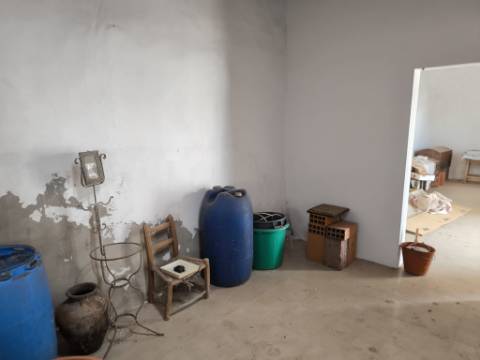 TERRENO DE 4600 M2 -COM FURO - POÇO - AGUA DA REDE ELETRICIDADE - NO MONTE DA CORTE DO GAGO - EM AZINHAL - CASTRO MARIM - ALGARVE