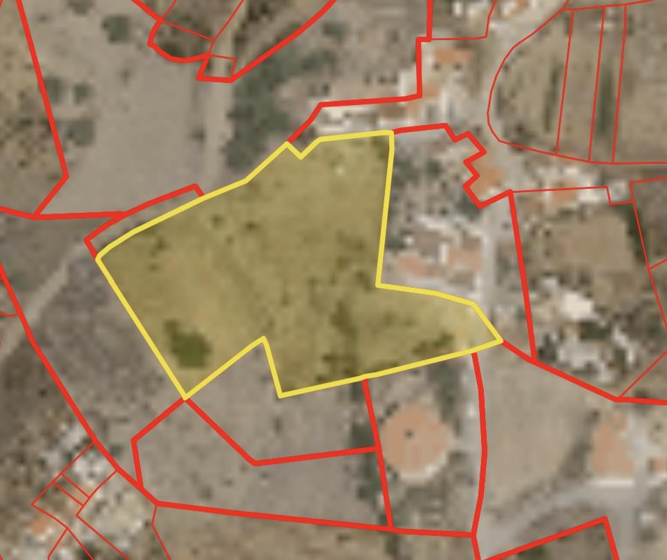 MORADIAS COM TERRENO DE 4600 M2 -COM FURO - POÇO - AGUA DA REDE ELETRICIDADE - NO MONTE DA CORTE DO GAGO - EM AZINHAL - CASTRO MARIM - ALGARVE