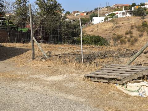 MORADIAS COM TERRENO DE 4600 M2 -COM FURO - POÇO - AGUA DA REDE ELETRICIDADE - NO MONTE DA CORTE DO GAGO - EM AZINHAL - CASTRO MARIM - ALGARVE