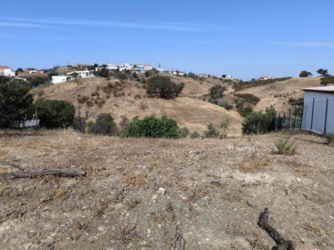 MORADIAS COM TERRENO DE 4600 M2 -COM FURO - POÇO - AGUA DA REDE ELETRICIDADE - NO MONTE DA CORTE DO GAGO - EM AZINHAL - CASTRO MARIM - ALGARVE