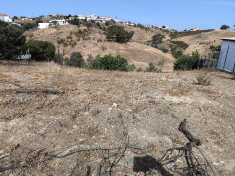 MORADIAS COM TERRENO DE 4600 M2 -COM FURO - POÇO - AGUA DA REDE ELETRICIDADE - NO MONTE DA CORTE DO GAGO - EM AZINHAL - CASTRO MARIM - ALGARVE