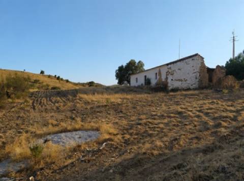 O REFÚGIO PERFEITO NO CAMPO - CASA TRADICIONAL COM TERRENO