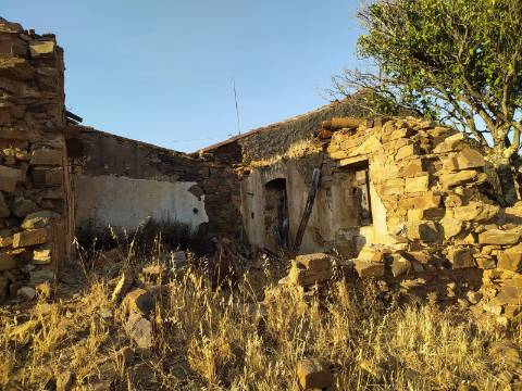 O REFÚGIO PERFEITO NO CAMPO - CASA TRADICIONAL COM TERRENO