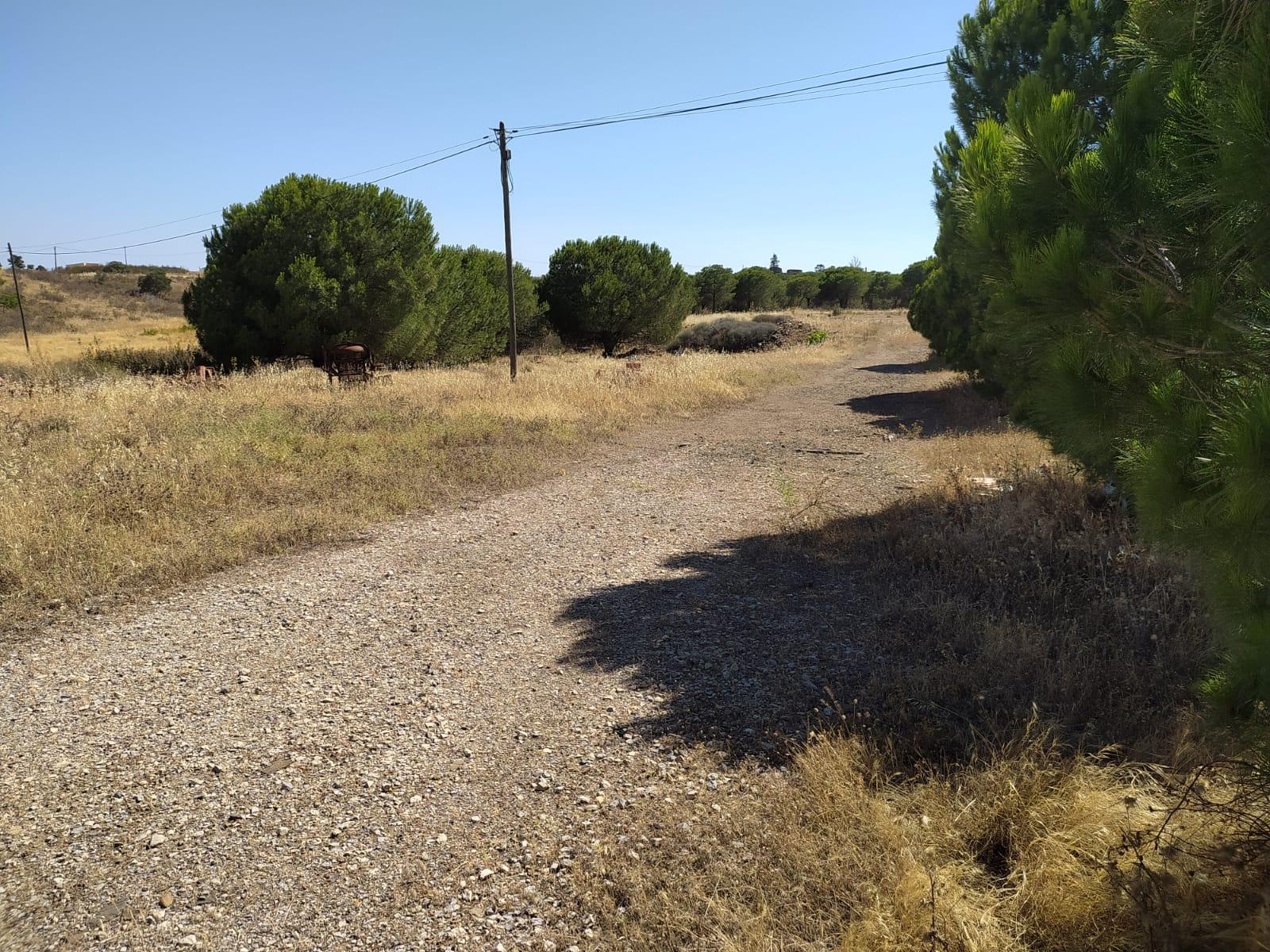 Terreno Rustico -Plano com 2960 m², situado numa zona tranquila com vários acesso, nas proximidades do Azinhal, Odeleite Castro Marim , Algarve.
