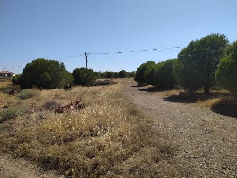 Terreno Rustico -Plano com 2960 m², situado numa zona tranquila com vários acesso, nas proximidades do Azinhal, Odeleite Castro Marim , Algarve.

