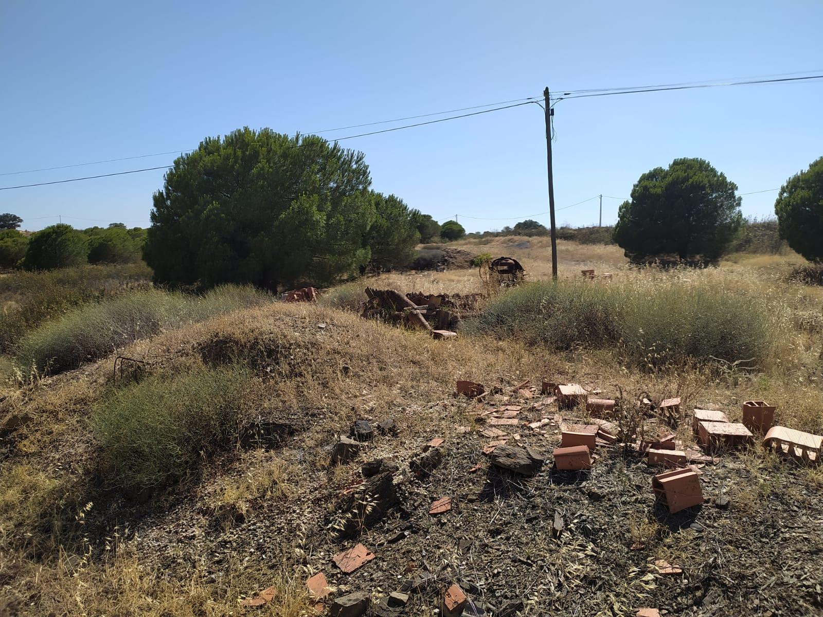 Terreno Rustico -Plano com 2960 m², situado numa zona tranquila com vários acesso, nas proximidades do Azinhal, Odeleite Castro Marim , Algarve.
