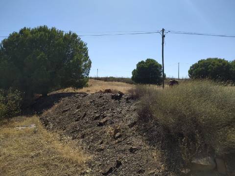 Terreno Rustico -Plano com 2960 m², situado numa zona tranquila com vários acesso, nas proximidades do Azinhal, Odeleite Castro Marim , Algarve.
