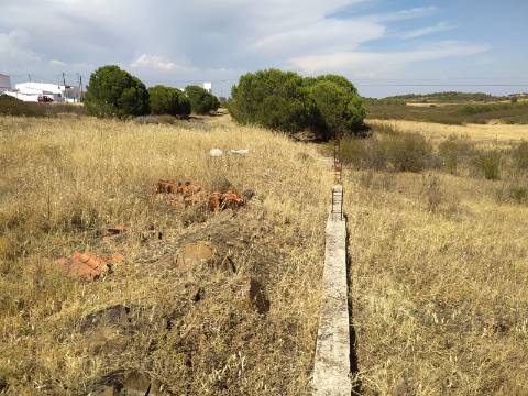 Terreno Rustico -Plano com 2960 m², situado numa zona tranquila com vários acesso, nas proximidades do Azinhal, Odeleite Castro Marim , Algarve.
