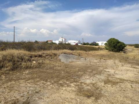 Terreno Rustico -Plano com 2960 m², situado numa zona tranquila com vários acesso, nas proximidades do Azinhal, Odeleite Castro Marim , Algarve.
