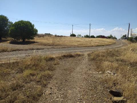 Terreno Rustico -Plano com 2960 m², situado numa zona tranquila com vários acesso, nas proximidades do Azinhal, Odeleite Castro Marim , Algarve.
