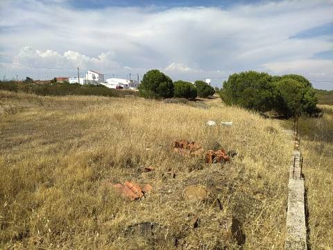 Terreno Rustico -Plano com 2960 m², situado numa zona tranquila com vários acesso, nas proximidades do Azinhal, Odeleite Castro Marim , Algarve.

