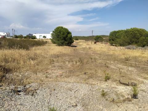 Terreno Rustico -Plano com 2960 m², situado numa zona tranquila com vários acesso, nas proximidades do Azinhal, Odeleite Castro Marim , Algarve.
