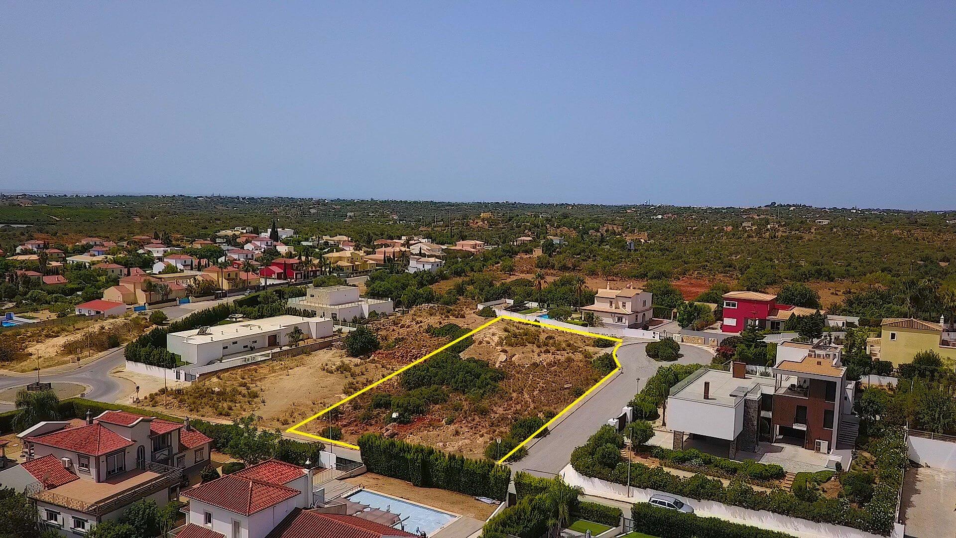 Lote Urbano Exclusivo com 1.496 m² no Cerro Azul - Quelfes | Olhão