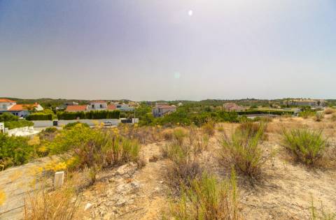 Lote Urbano Exclusivo com 1.496 m² no Cerro Azul - Quelfes | Olhão