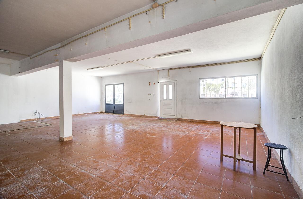 Excelente Oportunidade para Negócio - Espaço Comercial Luminoso à Entrada de Vila Real de Santo António