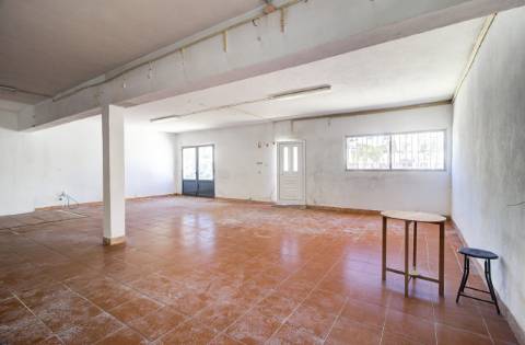 Excelente Oportunidade para Negócio - Espaço Comercial Luminoso à Entrada de Vila Real de Santo António