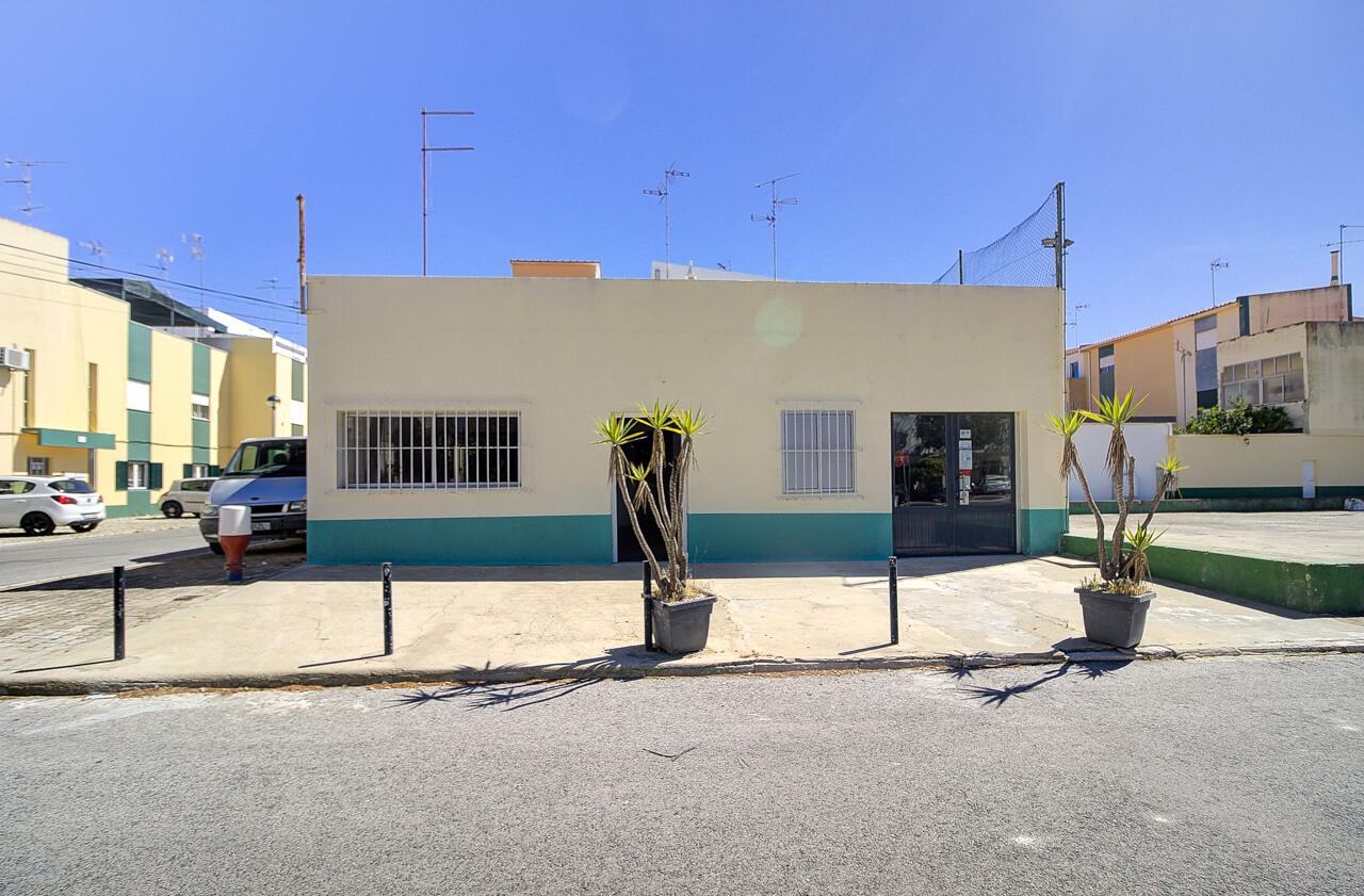 Excelente Oportunidade para Negócio - Espaço Comercial Luminoso à Entrada de Vila Real de Santo António