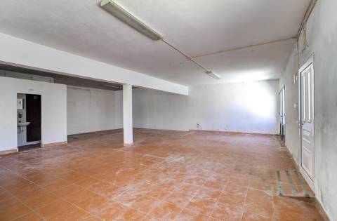 Excelente Oportunidade para Negócio - Espaço Comercial Luminoso à Entrada de Vila Real de Santo António