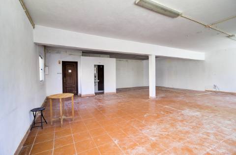 Excelente Oportunidade para Negócio - Espaço Comercial Luminoso à Entrada de Vila Real de Santo António