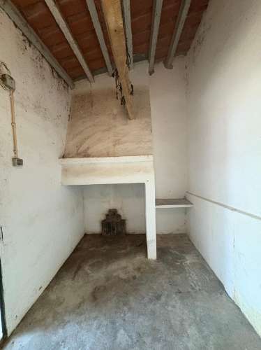 Excelente Terreno todo murado com área de 600 m2 

Distrito de Portalegre Concelho de Alter do Chão freguesia de Chancelaria Chança.
