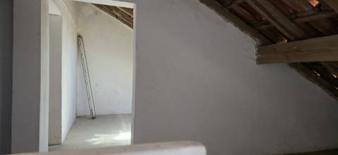 Moradia em freguesia da Chança ( Chancelaria) Alter do Chão 

Moradia T3+2 com sótão, com a área total de 115 m2 Pronta a Habitar

