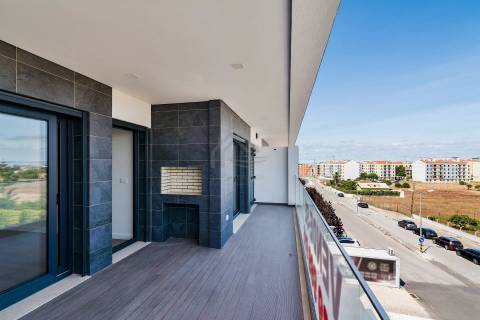 Apartamento T3 com box e arrecadação - Montijo