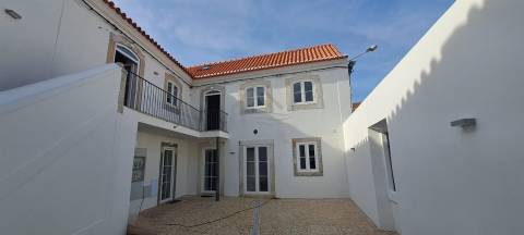 Apartamento T3+1 duplex com varanda - Alcochete