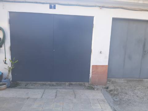 Garagem individual na Verderena perto do terminal rodo-ferro-fluvial | Ocasião !!!