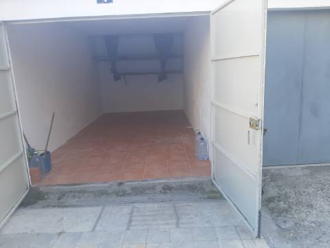 Garagem individual na Verderena perto do terminal rodo-ferro-fluvial | Ocasião !!!