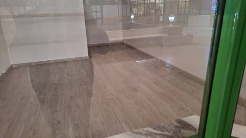 Loja c/ 25,7 m2 e Arrecadação c/ 14,72 m2 em Centro Comercial no Centro do Barreiro | Própria para vários tipos de atividade