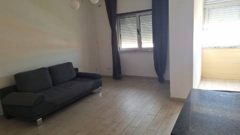 Andar T2 em bom estado de conservação | Prédio de qualidade c/ elevadores | Cozinha equipada | Junto à estação de barcos e comboios | Vistas Panorâmicas sobre o Rio e Cidade !!!
N.B.: Imóvel c/ Inquilino c/ Renda atualizada
