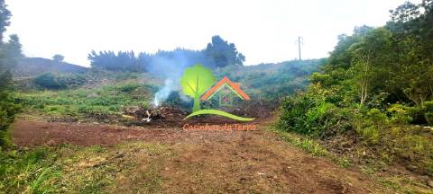  Terreno Urbano em Valeverde com Vista para a Ilha do Faial 